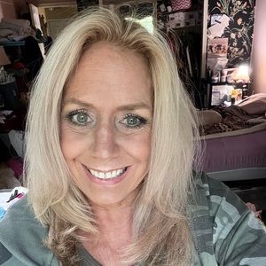 Meet your Posher, Deby